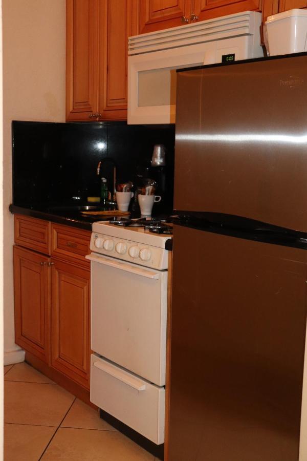 On Hollywood Beach - Affordable Two Bedrooms Sleeps 6 With Two Bathrooms Dania Beach Ngoại thất bức ảnh