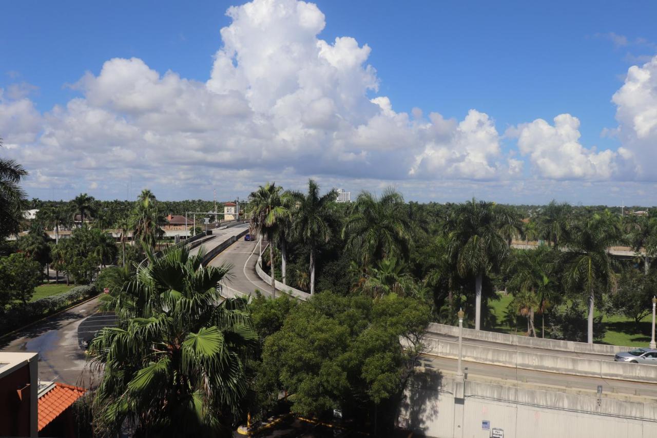 On Hollywood Beach - Affordable Two Bedrooms Sleeps 6 With Two Bathrooms Dania Beach Ngoại thất bức ảnh