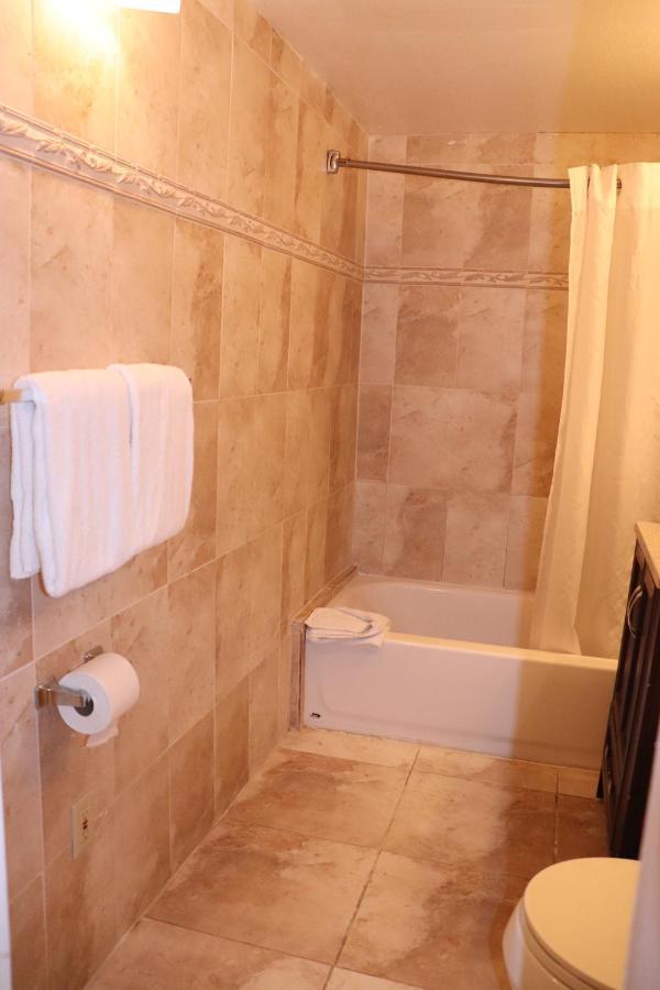 On Hollywood Beach - Affordable Two Bedrooms Sleeps 6 With Two Bathrooms Dania Beach Ngoại thất bức ảnh