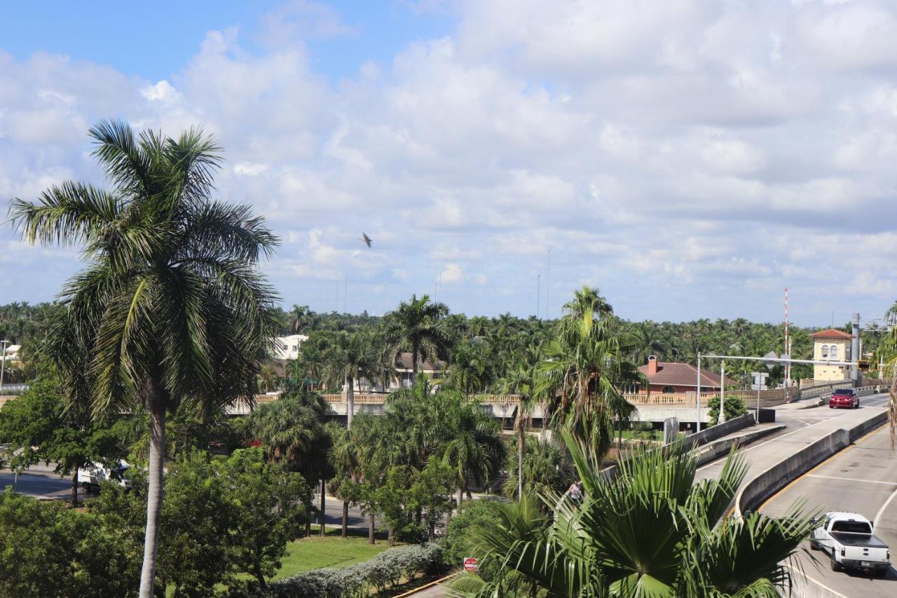 On Hollywood Beach - Affordable Two Bedrooms Sleeps 6 With Two Bathrooms Dania Beach Ngoại thất bức ảnh