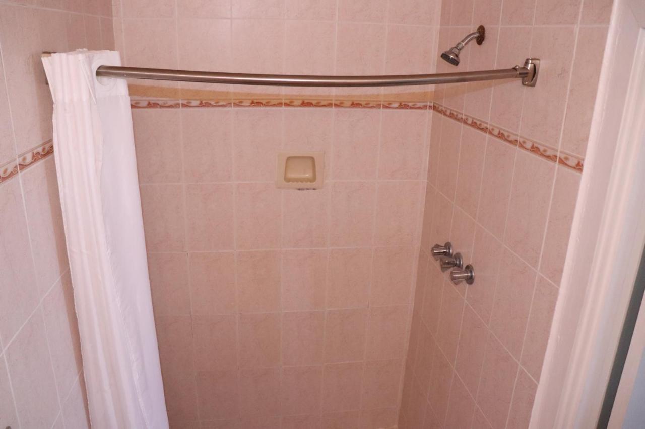 On Hollywood Beach - Affordable Two Bedrooms Sleeps 6 With Two Bathrooms Dania Beach Ngoại thất bức ảnh